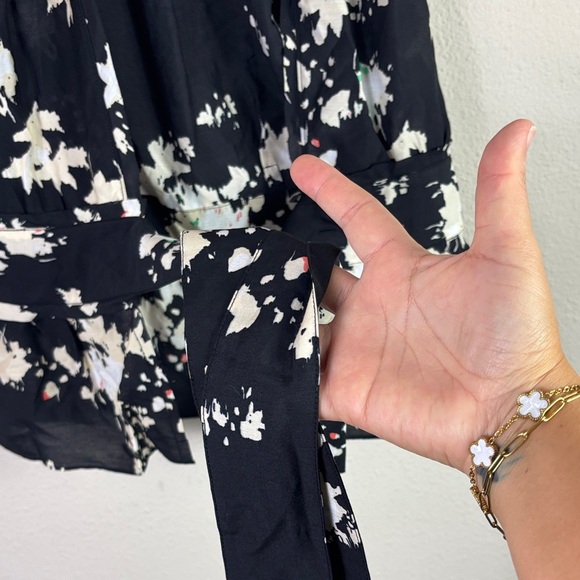 Joie Ashlene Silk Blend Floral Wrap Short Sleeve Top Blouse size XXS - Picture 2 of 11